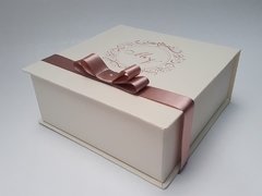 Caixa 18x21x8 para Mini Champanhe para 2 Taças c/ forro de cetim