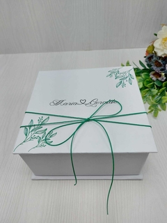 Caixa 15x15x5 Com personalização e cetim