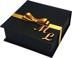 Caixa Convite 15x15x5 Com Iniciais Em Mdf e mensagem em Hot Stamping - comprar online