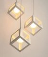 Colgante cubo ONE e27 3 luces con base rectangular BLANCO/NEGRO - comprar online