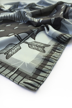 Pañuelo Pasión. Escala grises - comprar online