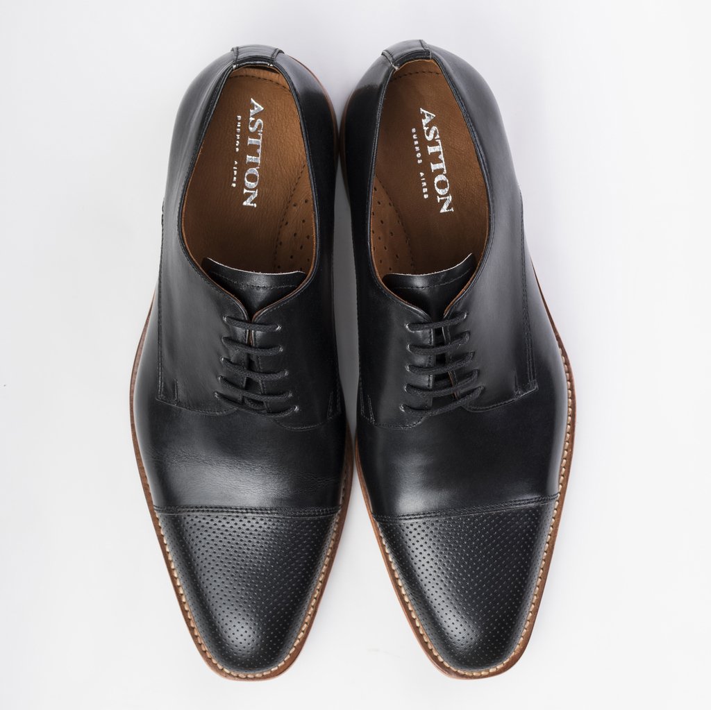 Zapato acordonado cuero puntera piquelada