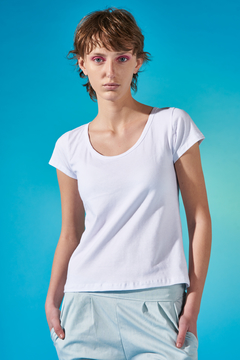 PACK DE 2 REMERAS BÁSICAS (1 NEGRA/1 BLANCA)