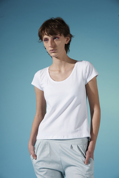 PACK DE 2 REMERAS BÁSICAS (1 NEGRA/1 BLANCA) - comprar online
