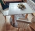 Imagen de Juego de mesa cuadrada y sillas Windsor