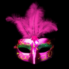 Antifaz veneciano con plumas color fucsia
