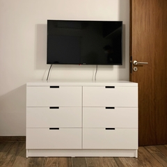 COMODA EN MDF LAQUEADA