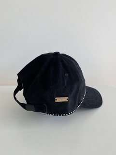 CAP NEGRO GAMUZA MODELO CORAZON - comprar online