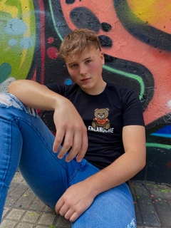 remera BEAR negra en internet