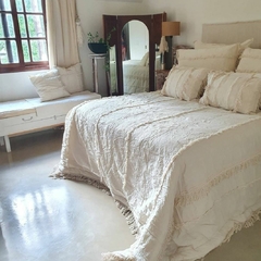 Acolchado Willow Silver (Rayas plata finas, despeluche y flecos) - Bazar Chic