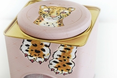 Lata Parisian Tiger con shower gel y esponja - comprar online