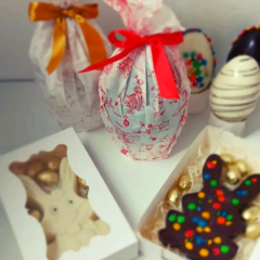 Conejos de Pascuas con mini huevitos - comprar online