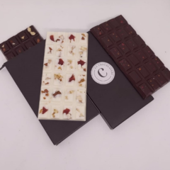 Imagen de GRAND BOX CHOCOLATE & WINE CON 62 PIEZAS DE CHOCOLATE