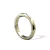 Anillo de compromiso facetado.