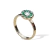 Anillo de compromiso personalizado con piedras engastadas.