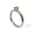 Anillo de compromiso tradicional solitario con engastes laterales. en internet