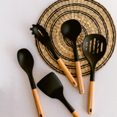 Set de 5 utensilios de cocina negros - Pick a Plate