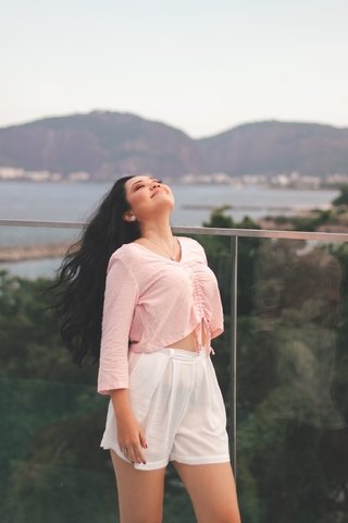 CROPPED ROSA BEBE na internet