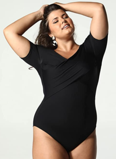 Body Feminino Marilyn DeMillus, modelo transpassado com mangas curtas.