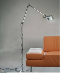 Lampara de pie Diseño tipo Tolomeo. La lámpara Tolomeo fue diseñada en el 1986 por Michele de Lucchi y Giancarlo Fassina. En pocos años se ha convertido en un icono del diseño italiano. - comprar online