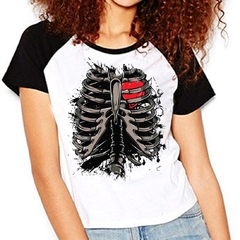 Camiseta Esqueleto Interno Coração Nerd Raglan Babylook - comprar online