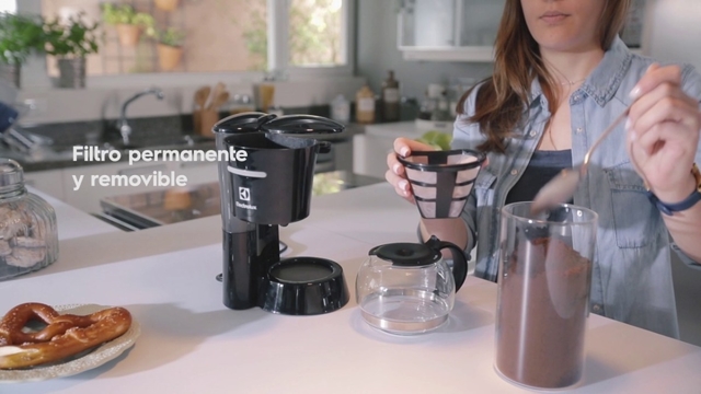 TUPI S.A. - CAFETERA ELECTROLUX CMB21 NEGRO 