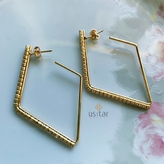 Argola Triangular Cravejada de Zirconias Luxo Vida - ARG1599 - comprar online