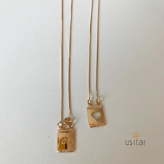 ESCAPULÁRIO LOVE FOLHEADO EM OURO 18K - ESC013D - Usitar Adornos de Luxo