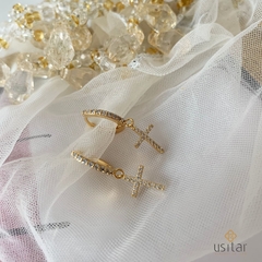 ARGOLA COM PINGENTE CRUZ CRAVEJADA DE ZIRCONIAS FOLHEADA EM OURO 18- ARG542D na internet