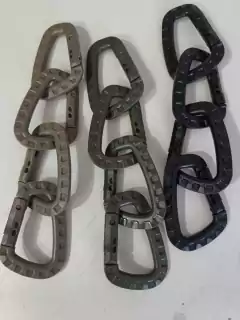 Grampo Mosquetão em Polímero Chaveiro Porta trecos de Apoio na internet