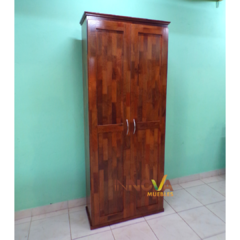 Biblioteca con puertas. Algarrobo