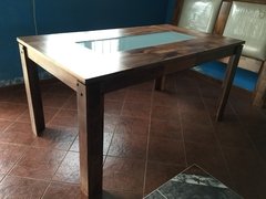 Mesa De Algarrobo Pradera Con Vidrio. 1,60 x 0,90 m.