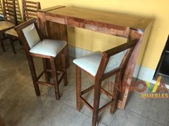 Barra desayunadora con 2 banquetas Danissa.