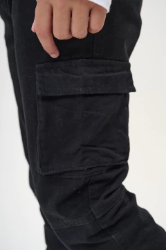 PANTALON CARGO NEGRO - comprar online