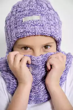 GORRO CON POMPOM VIOLETA - comprar online