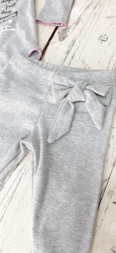 Body & Pantalón Gris en internet