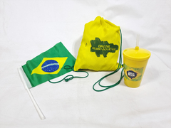 Kit lembrancinha mochila + copo personalizado Brindes e Lembrancinhas Copa do Mundo Brasil - comprar online
