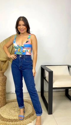 Calça Jeans Babi Escura na internet