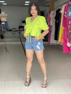Short Jeans Com Cinto Barra Desfiada - comprar online