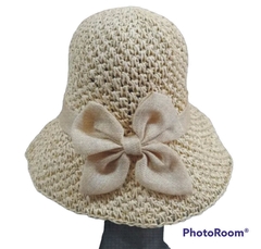 CAPELINA DE RAFIA CON MOÑO