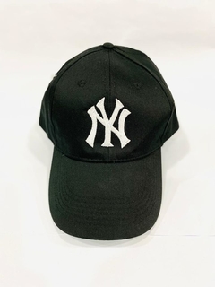 GORRAS NY & LA BORDADAS 3D