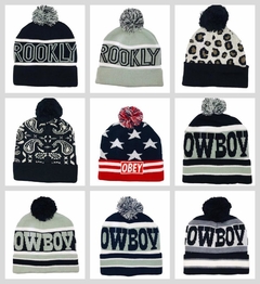 GORRO DE LANA CON POMPON - comprar online