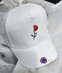 GORRAS CON LOGO ROSA.