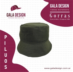 PILUSO DE GABARDINA VERDE en internet