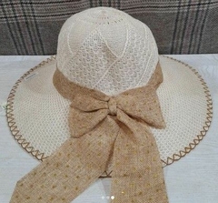 CAPELINA CON BORDE Y LAZO