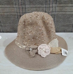 CAPELINA DE HILO CON FLORES