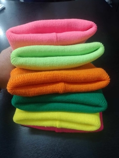 IN-200 GORRO LANA FLUO en internet