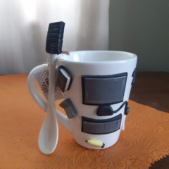 TAZA DE PORCELANA ARTESANAL - HECHA A MANO