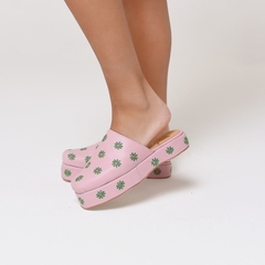 Zuecos Bordados MARGA ROSA - comprar online