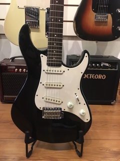 Guitarra Yamaha EG-303 - Usada